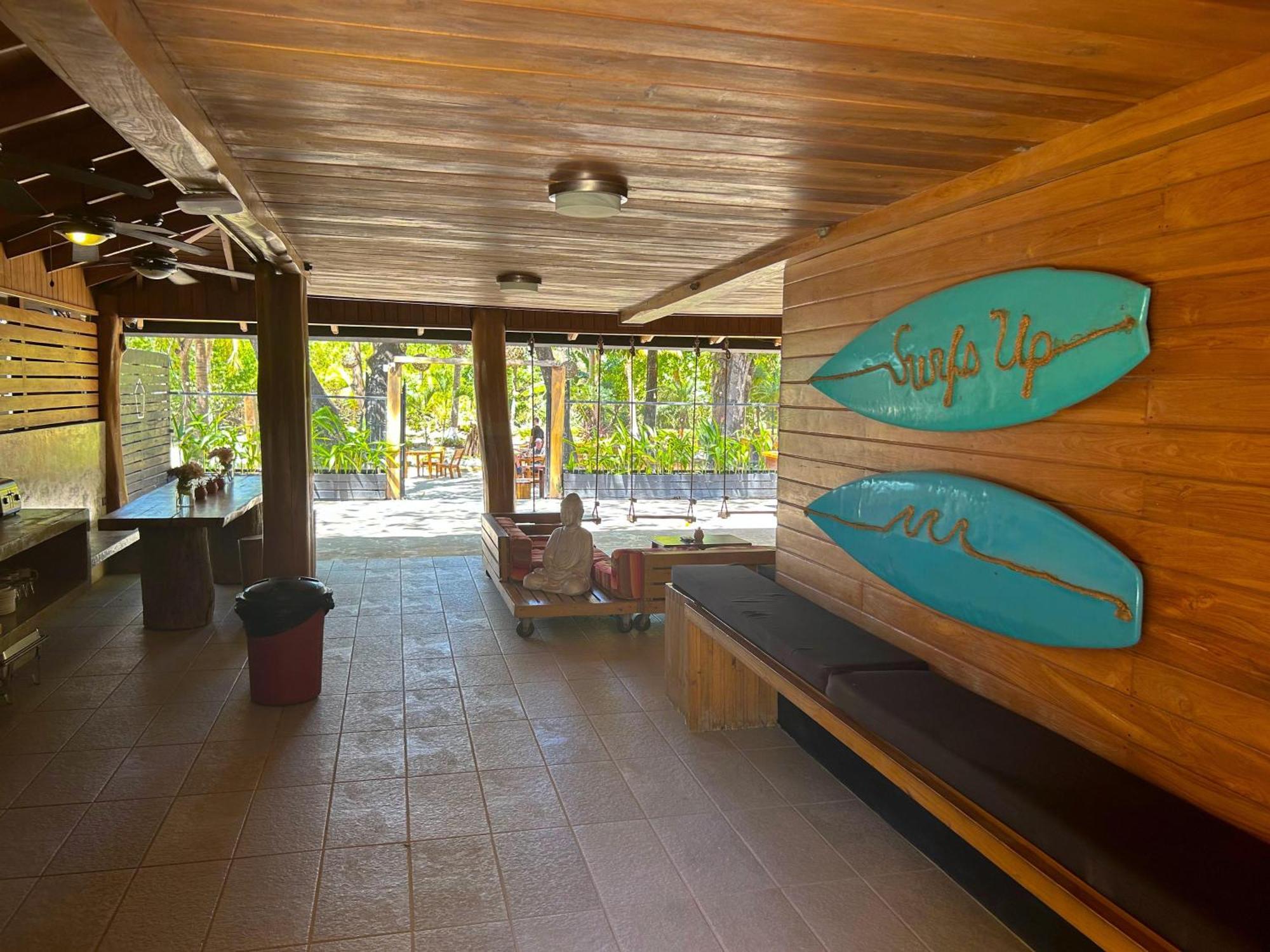 Casa Aura: Beachfront Premium Hostel 塔马林多 外观 照片